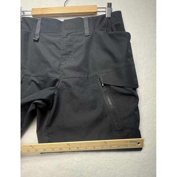 On Cloud Women's Shorts Sz L Explorer Running 6.5" Inseam Track Athleisure Black - Picture 9 of 9